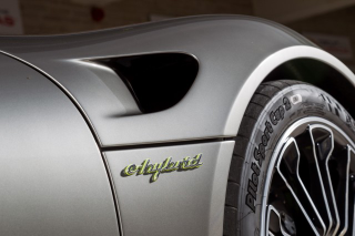 Illustration for article titled Dead Battery 918 Spyder Hood Release?
